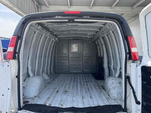 Used 2019 Chevrolet Express 3500 Extended w/ Driver Convenience Package image 7