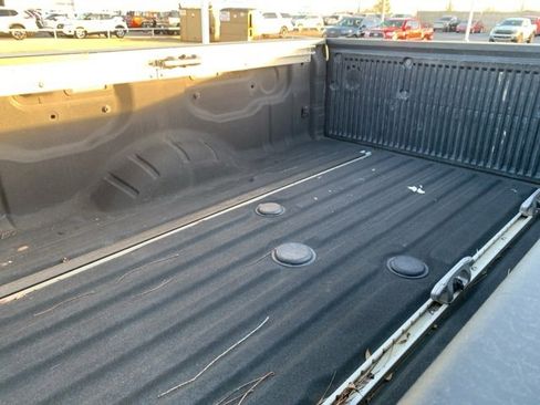 Used 2016 Nissan Titan SL image 9