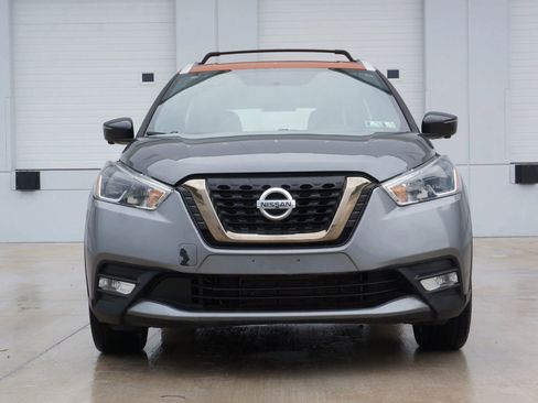 Used 2019 Nissan Kicks SR w/ SR Premium Package FWD image 3