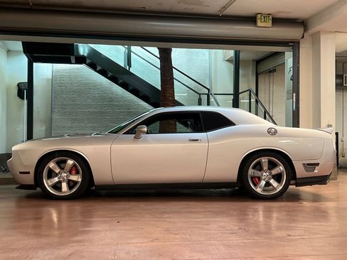 Used 2009 Dodge Challenger SRT8 image 2