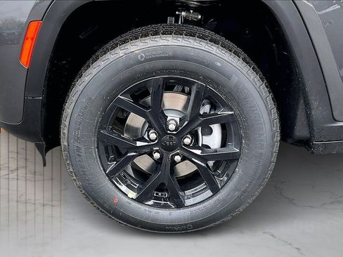 New 2026 Jeep Grand Cherokee Altitude AWD/4WD image 32