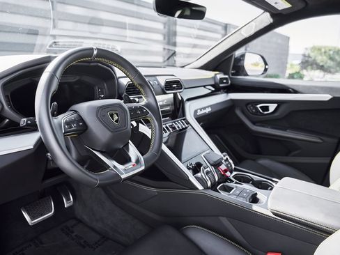 Used 2024 Lamborghini Urus S AWD/4WD image 2