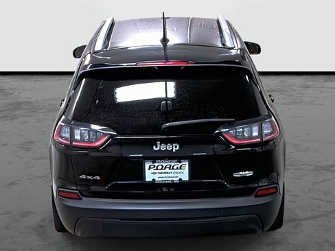 Used 2019 Jeep Cherokee Latitude w/ Cold Weather Group image 3