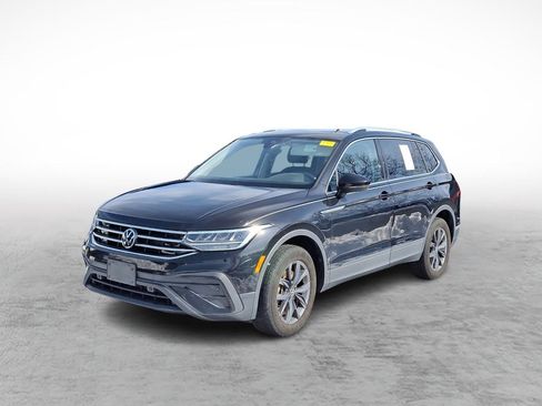 Used 2023 Volkswagen Tiguan SE image 1