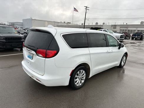 Used 2017 Chrysler Pacifica Touring w/ Tire & Wheel Group image 15
