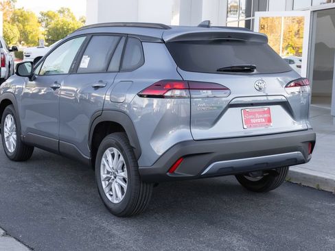New 2026 Toyota Corolla Cross LE w/ Moonroof Package FWD image 6