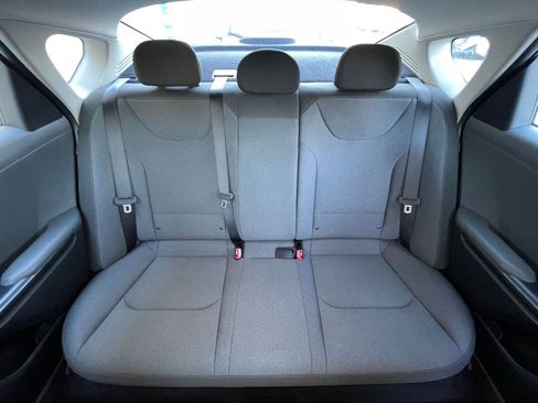 Used 2025 Kia K4 LXS image 38