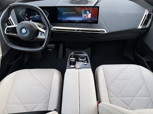 Used 2024 BMW iX xDrive50 w/ Premium Package AWD/4WD image 3
