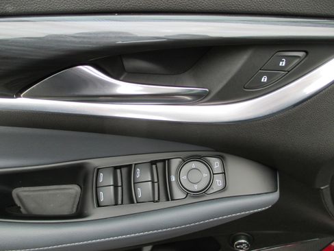 Used 2024 Buick Enclave Essence w/ Sport Touring Edition FWD image 13