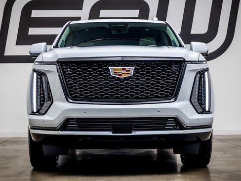 Used 2026 Cadillac Escalade Platinum Sport AWD/4WD image 3