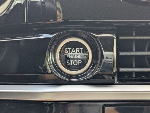 Used 2024 Nissan Pathfinder SV image 36