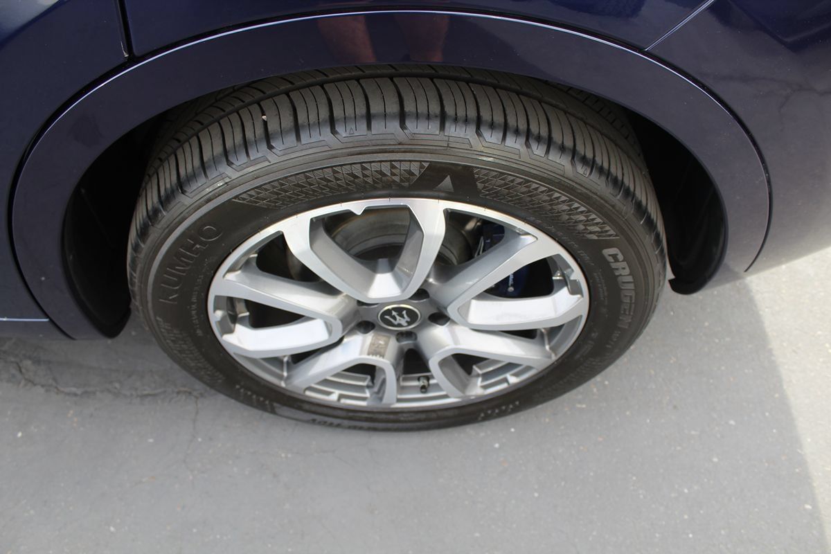 Used 2021 Maserati Levante AWD/4WD image 15