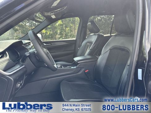Used 2025 Jeep Grand Cherokee Altitude image 11