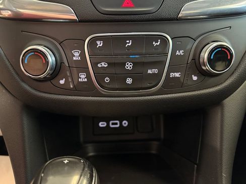 Used 2019 Chevrolet Equinox LT AWD/4WD image 23