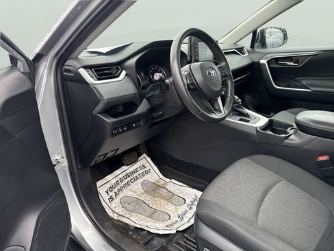 Used 2020 Toyota RAV4 XLE w/ Convenience Package image 17