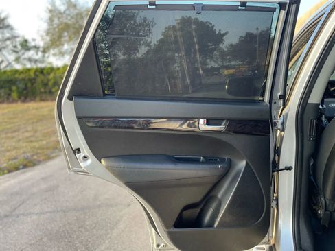 Used 2014 Kia Sorento SX w/ 3rd Row Package image 23