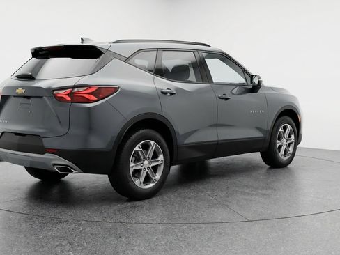 Used 2025 Chevrolet Blazer LT FWD image 9