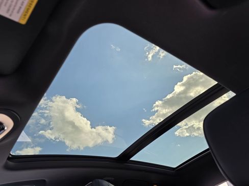 New 2026 Porsche Macan image 21