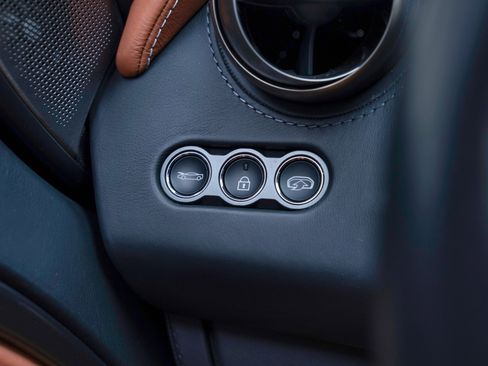 Used 2018 McLaren 720S Performance RWD image 59
