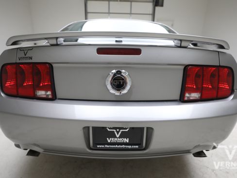 Used 2009 Ford Mustang GT RWD image 4
