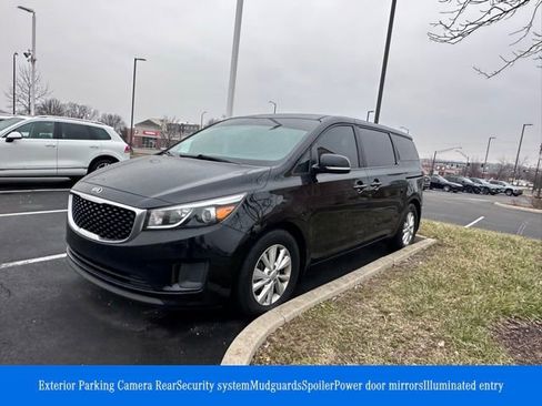 Used 2017 Kia Sedona L image 4