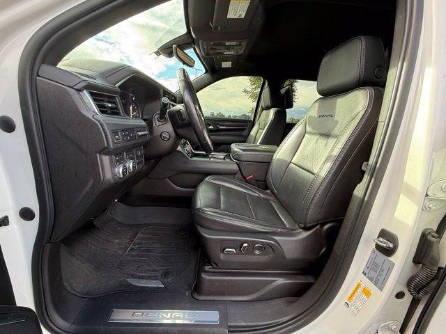 Used 2021 GMC Yukon XL Denali w/ Denali Ultimate Package AWD/4WD image 12