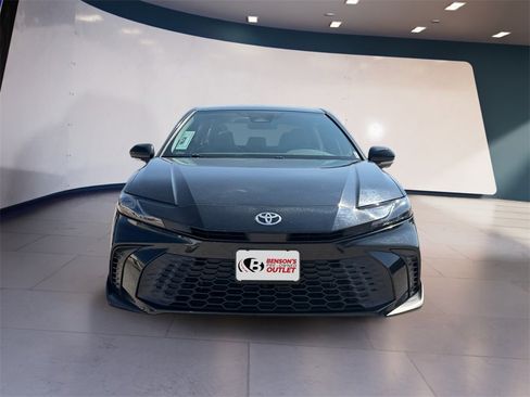 Used 2025 Toyota Camry SE image 8