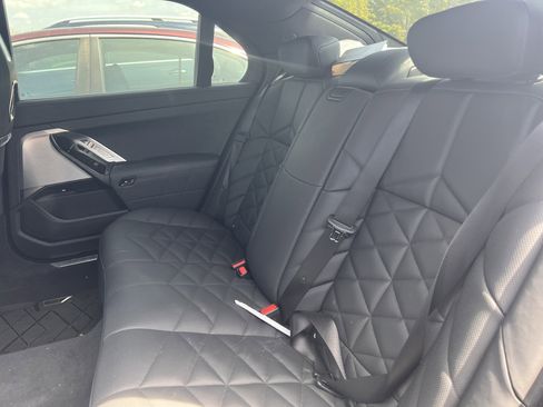 Used 2025 BMW 740i xDrive w/ Premium Package image 33