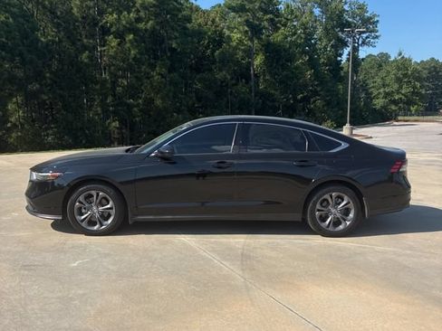 Used 2023 Honda Accord EX image 4