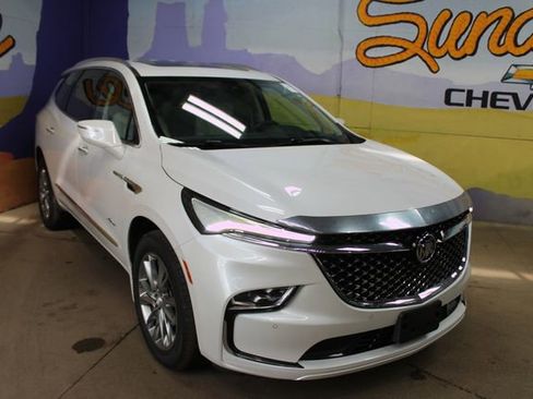 Used 2023 Buick Enclave Avenir w/ Avenir Technology Package AWD/4WD image 2