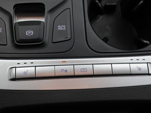 Used 2025 Kia Carnival FWD image 24