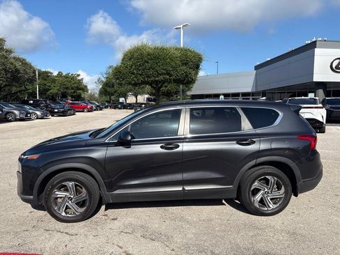 Used 2022 Hyundai Santa Fe SE FWD image 2