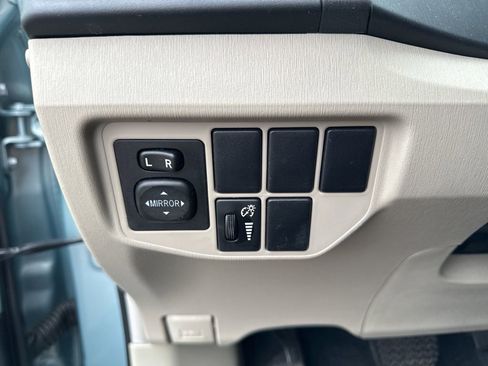 Used 2014 Toyota Prius One image 17