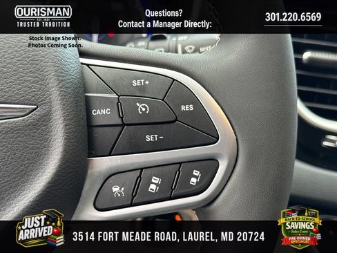 Used 2024 Chrysler Pacifica Touring-L FWD image 25