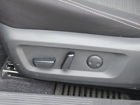 Used 2023 Nissan Rogue SV image 18