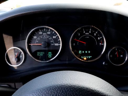 Used 2018 Jeep Wrangler Unlimited Rubicon w/ Connectivity Group AWD/4WD image 31