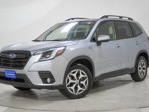 Used 2023 Subaru Forester Premium image 1