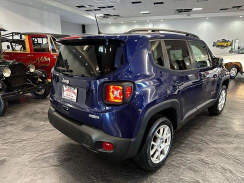Used 2019 Jeep Renegade Latitude w/ Cold Weather Group AWD/4WD image 5