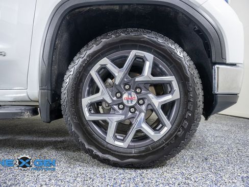 Used 2025 GMC Sierra 1500 SLT w/ SLT Premium Plus Package AWD/4WD image 44