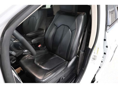 Used 2023 Chrysler Voyager LX FWD image 14