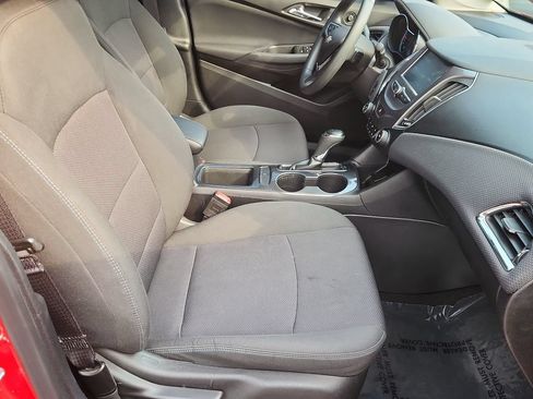 Used 2018 Chevrolet Cruze LT w/ Convenience Package FWD image 15