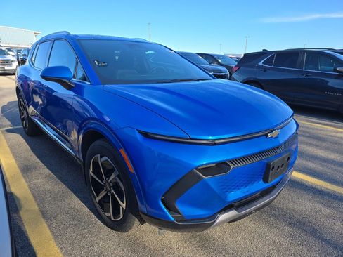 Used 2024 Chevrolet Equinox EV LT w/ LPO, Active Package AWD/4WD image 2