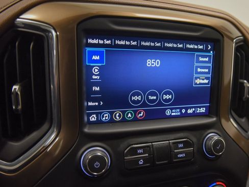 Used 2021 Chevrolet Silverado 1500 High Country w/ Technology Package image 19