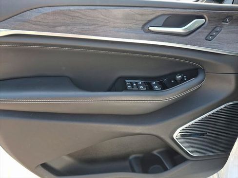 Certified 2023 Jeep Grand Cherokee Overland w/ Luxury Tech Group IV AWD/4WD image 23
