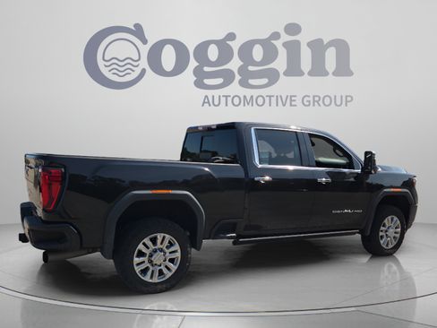 Used 2022 GMC Sierra 2500 Denali w/ Denali Black Diamond Edition AWD/4WD image 5