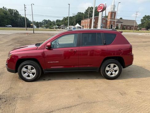 Used 2017 Jeep Compass Latitude FWD image 5