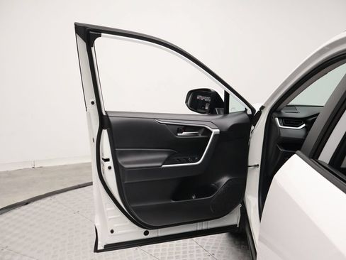 Certified 2025 Toyota RAV4 XLE FWD image 16
