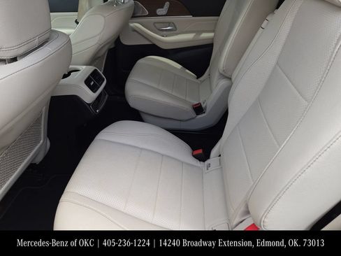 Used 2021 Mercedes-Benz GLS 450 4MATIC image 21