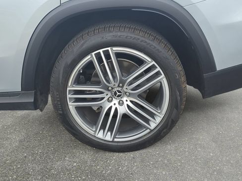Certified 2025 Mercedes-Benz GLS 450 4MATIC image 32