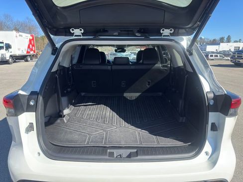 Used 2021 Toyota Highlander XLE image 36